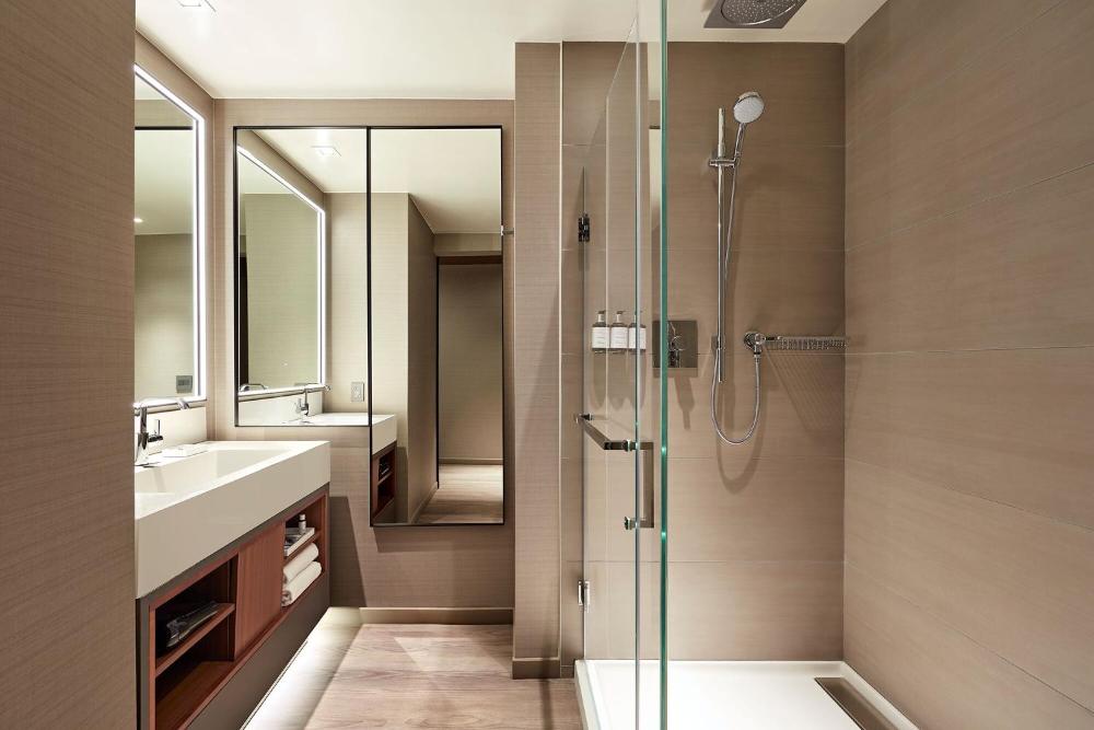 Guest room, 2 Queen interior